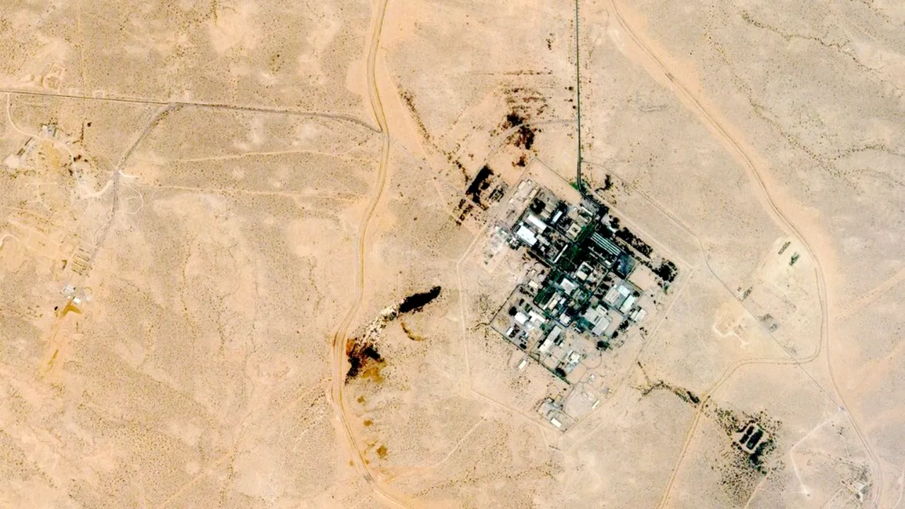 Israelul pare să extindă un complex nuclear secret, deşi critică programul atomic iranian 