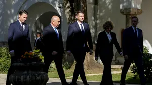 Zi decisivă în PNL: liberalii hotărăsc dacă votează Guvernul Luca Niculescu
