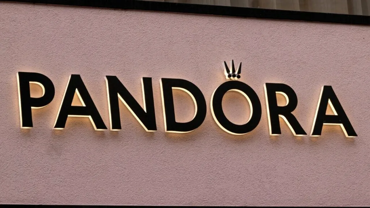 Scădere de 80% a vânzărilor la cea mai mare companie de bjiuterii din lume. Pandora vrea să se relanseze în China