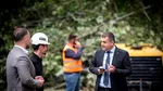 Radu Miruță, după ce a stat peste o oră în trafic pe Valea Oltului: „Patru oameni lucrau. Mai mulți stăteau într-o parcare și priveau Oltul curgând”