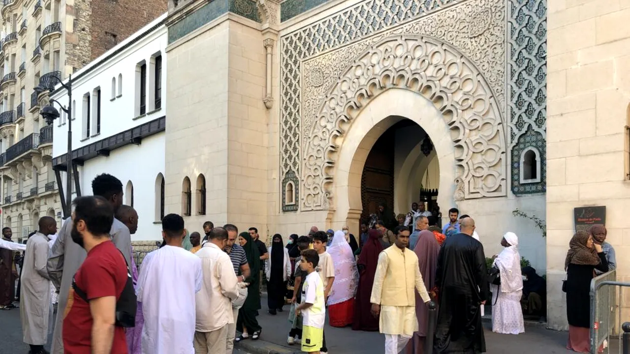 Un exemplar al Coranului a fost furat dintr-o moschee din Franța pentru a fi incendiat