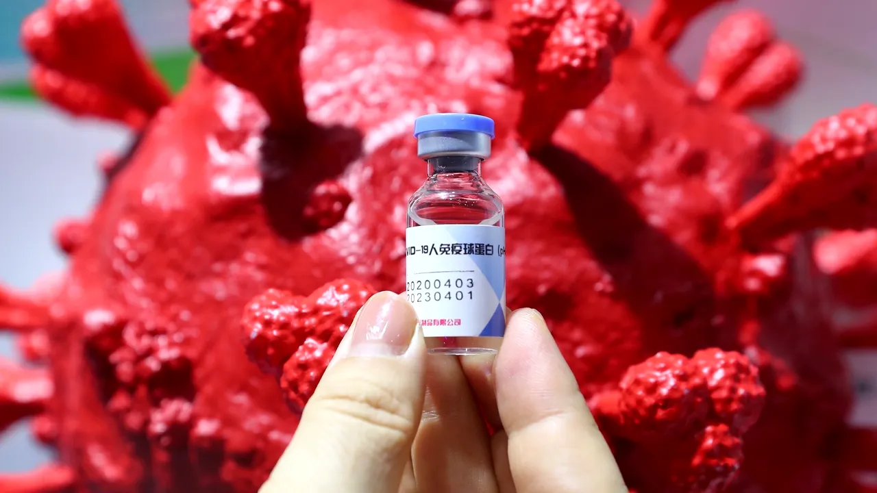 Sinopharm împarte vaccinuri experimentale anti COVID-19. Cine se vaccinează gratuit?