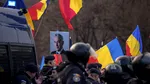 Protest cu scandal în Piaţa Victoriei, după demisia lui Iohannis