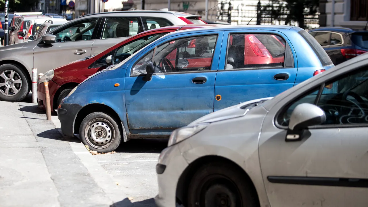 Proiect: Amenzi maxime pentru şoferii care parchează pe trotuar, fără să lase loc minim un metru
