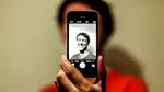 Legătura dintre selfie-uri și frica de moarte. Ce spun psihologii despre felul în care ne pozăm