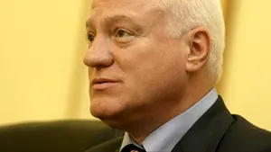 Stoica: Îl invit pe Tăriceanu la dezbatere despre liberalism sau rămâne la nivel de replici golăneşti
