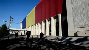 Ziua Porţilor Deschise la Guvern. Oamenii i-au luat locul lui Cioloş şi au ţinut discursuri - FOTO