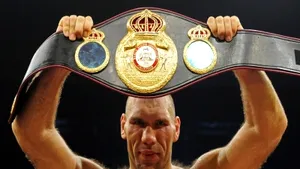 Nikolai Valuev este noul campion mondial la categoria grea
