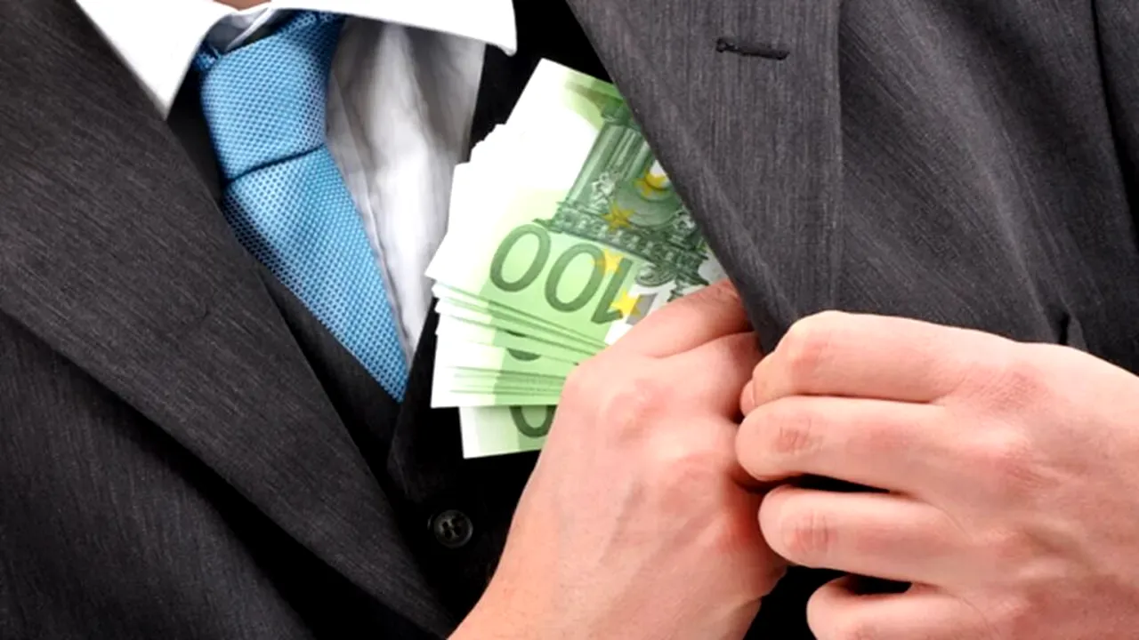 Police officer placed in pretrial detention after allegedly demanding 12,000 euros