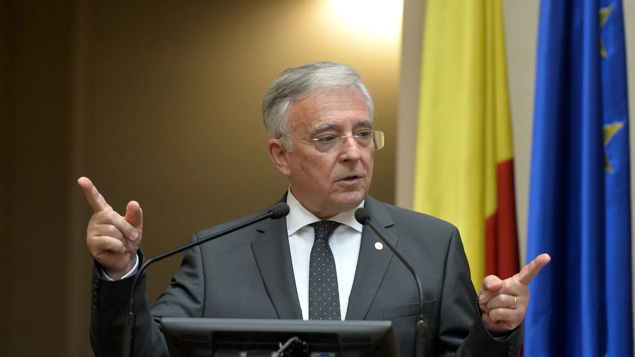 Ion Cristoiu: Va juca acum Mugur Isărescu după cum îi va cânta la muzicuţă Klaus Iohannis?