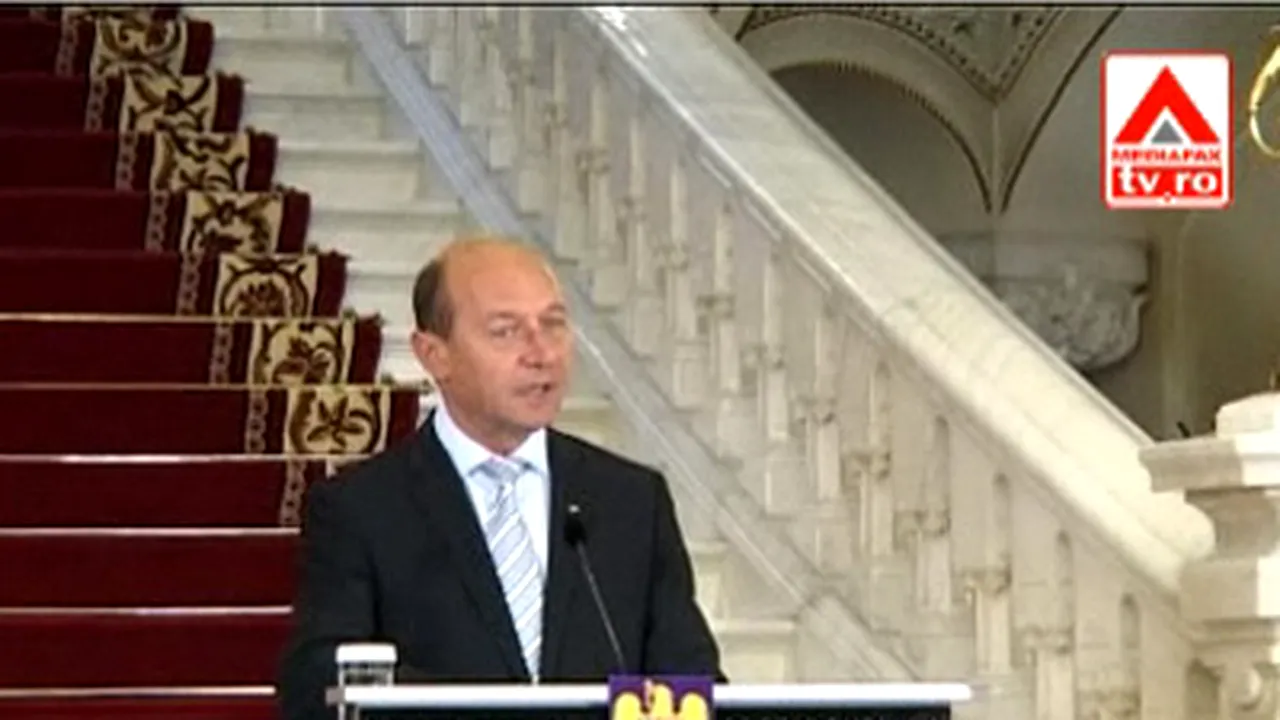 Băsescu: Îi mulţumesc lui Boc pentru curaj şi efort
