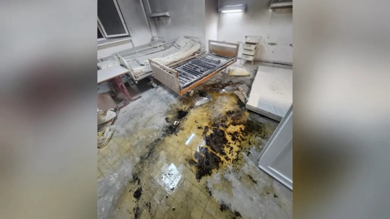 Incendiu la Spitalul Județean Reșița: 16 pacienți au fost evacuați, iar o femeie a suferit arsuri. Flăcările au fost stinse rapid de pompieri