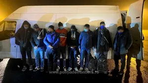Cum au fost descoperiţi mai mulţi migranţi în Arad. Unde au stat ascunşi în camionul care trebuia să-i ducă în Ungaria