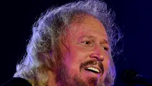 Barry Gibb, singurul membru supravieţuitor al trupei Bee Gees, anunţă primul album solo, în 32 de ani de carieră