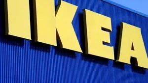 FT: Ikea modifică strategia, pentru a face faţă concurenţei, intrând şi pe segmentul comerţului online