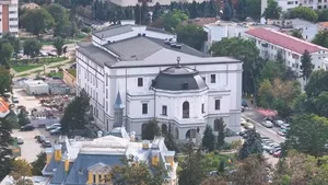 Teatrul „Mihai Eminescu” din Botoşani îşi primeşte din nou spectatorii. Reabilitarea a durat 10 ani