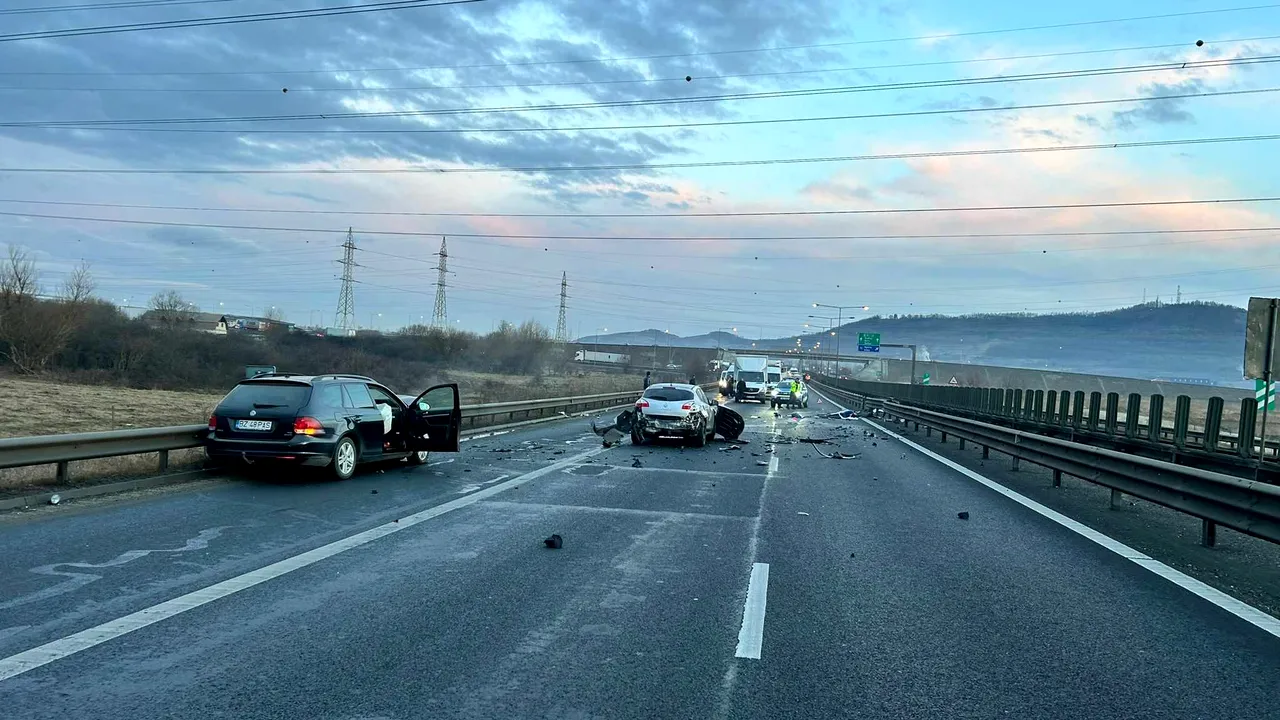 Sibiu: A vrut să semnalizeze un accident pe autostradă şi a fost lovit de maşina din spate