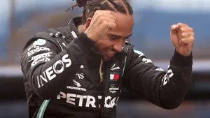 Lewis Hamilton vrea să îl depăşească pe Michael Schumacher la titluri. Pilotul britanic a doborât deja un record deţinut de german
