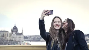 Cum îşi făceau oamenii selfie în trecut. Cel mai vechi selfie are peste 3.300 de ani