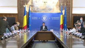 Solidaritate de premier: Orban bagă şi „şefimea” în şomaj tehnic