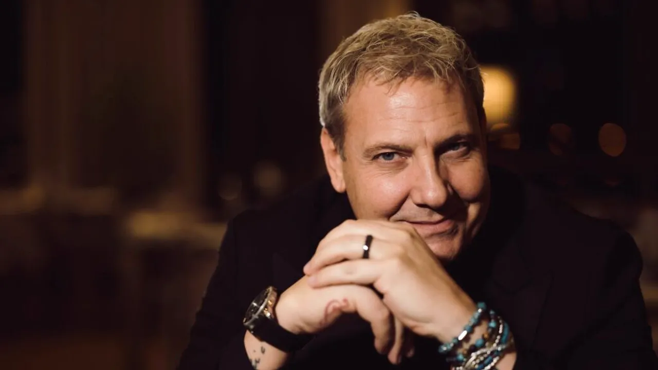 Desemnat Ambasador al muzicii italiene în Europa, în 2024, la Sanremo, Giorgio Ciabattoni a lansat „Amore Lontano”, o piesă despre dor și iubire, dedicată soției din Italia și gemenilor săi născuți prematur