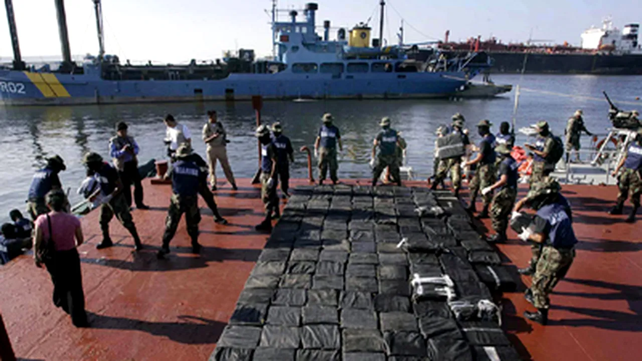 Cinci tone de cocaină, într-un submarin interceptat în Mexic (Galerie Foto)