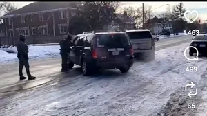 Un agent imigrări a împușcat mortal o femeie în Minneapolis, primarul contestă autoapărarea