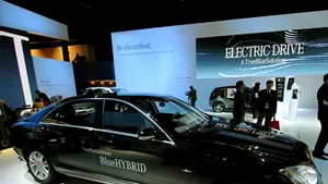 Daimler a lansat pe piaţă primul autovehicul hibrid german