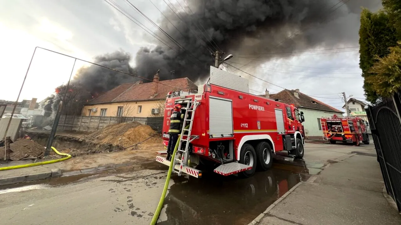 Bilanțul incendiului din Sibiu: Nouă vehicule distruse. Care a fost sursa izbucnirii incendiului