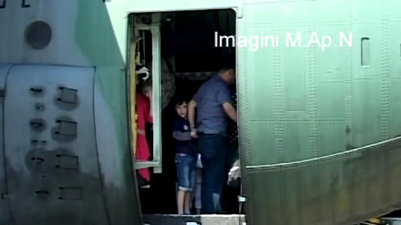 MAE: Un grup de 50 de cetăţeni români a fost repatriat vineri din Fâşia Gaza - VIDEO