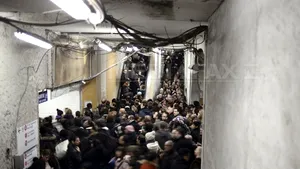 Peste 1,2 milioane de călători, afectaţi de o grevă spontană a personalului feroviar, la Paris