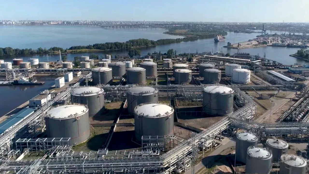 Ucraina confirmă că a lovit depozitul de petrol din Sankt Petersburg cu o dronă produsă intern