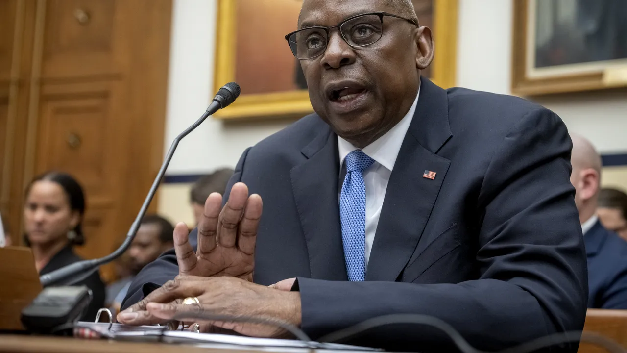 Lloyd Austin renunţă la călătoria în Coreea de Sud după tentativa de instaurare a legii marţiale