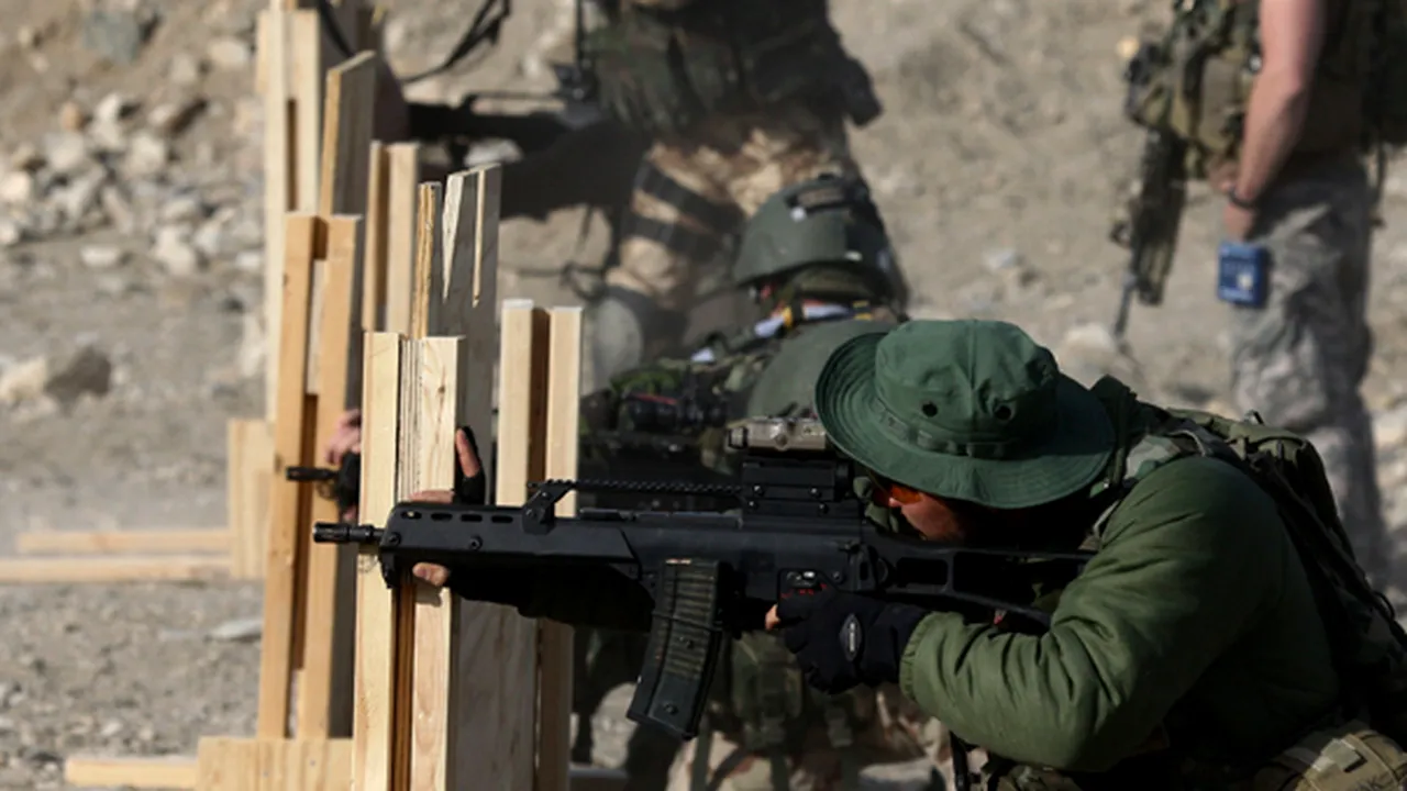 Un colonel laudă calităţile membrilor unei echipe româno-americane din Afganistan