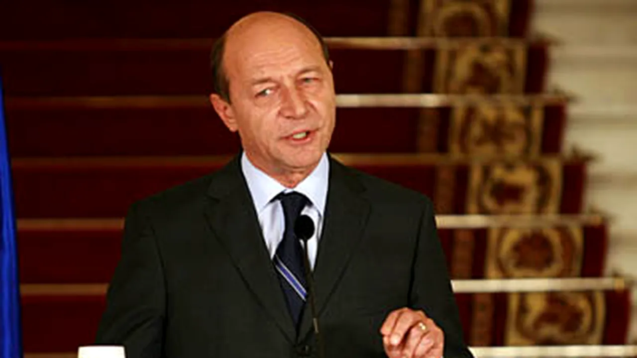 Băsescu: Salut declaraţia lui Geoană privind retragerea din CSAT