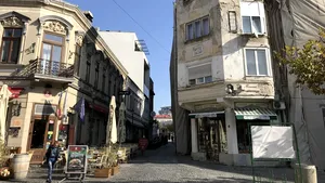 #euprimar Marele cutremur şi viaţa în locuinţele marcate cu bulină roşie/ Centrul Vechi, locul spre care privesc toţi cu frică: “Aşteptăm de 30 de ani un cutremur. Tot de atunci aşteptăm şi reabilitarea”