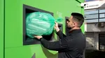 Un tânăr român a brevetat un nou sistem de colectare a PET-urilor: returnare cu sacul și banii virați direct pe card