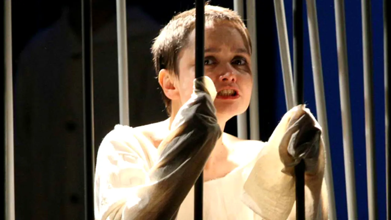 Dorina Chiriac: ISU, ca să-şi continue somnul liniştit, tulburat de Colectiv, interzice focul în teatre