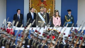 Premieră în Spania: Prinţul Felipe a prezidat parada militară de Ziua Naţională