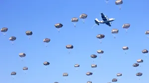 1.000 de paraşutişti americani, polonezi, olandezi, germani şi români au aterizat la Boboc