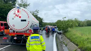 Accident grav pe DN 7, între o maşină şi o cisternă GPL. Traficul este blocat