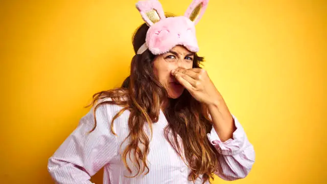 Cât de des ar trebui să îți speli pijamalele? Un microbiolog pune capăt dezbaterii odată pentru totdeauna