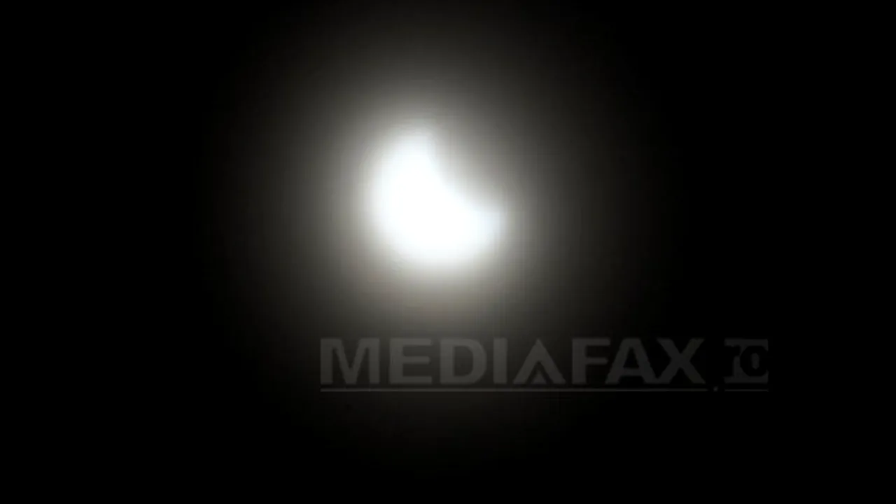 ECLIPSĂ parţială de Soare, vizibilă din România - VIDEO