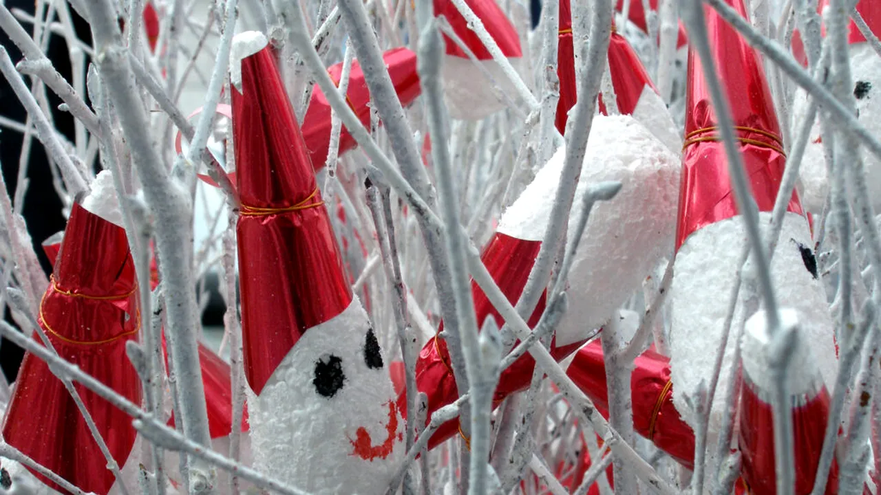 Tradiţii şi obiceiuri de Moş Nicolae, sfântul generos şi îndrăgit de copii. Care este povestea ocrotitorului săracilor