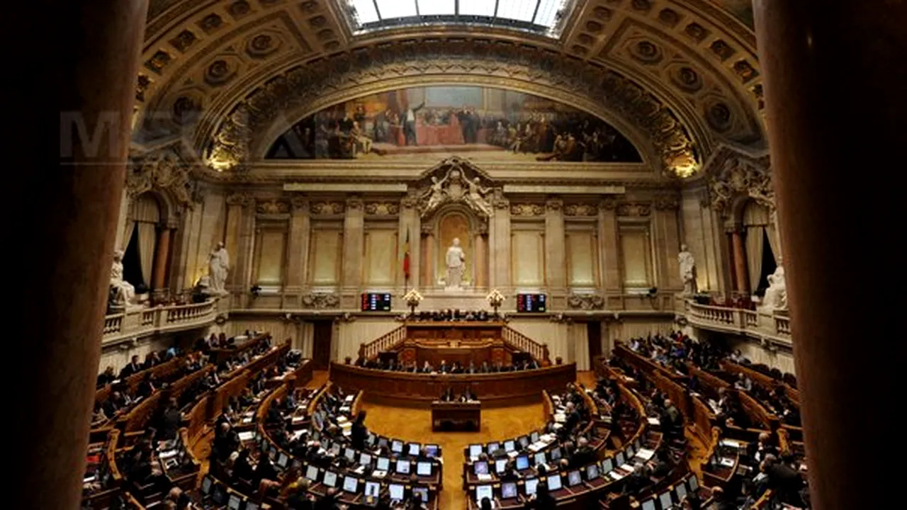 Parlamentul portughez a votat în favoarea reducerii pensiilor de peste 600 de euro
