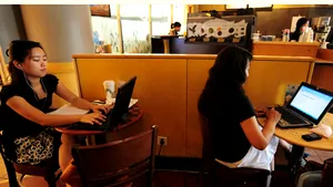 Numărul utilizatorilor chinezi de internet, mai mare decât populaţia Statelor Unite