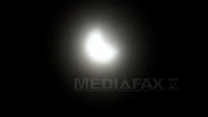 ECLIPSĂ parţială de Soare, vizibilă din România - VIDEO