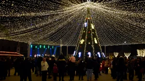 Târgul de Crăciun s-a deschis la Alba Iulia şi Sebeş de Sfântul Nicolae - GALERIE FOTO