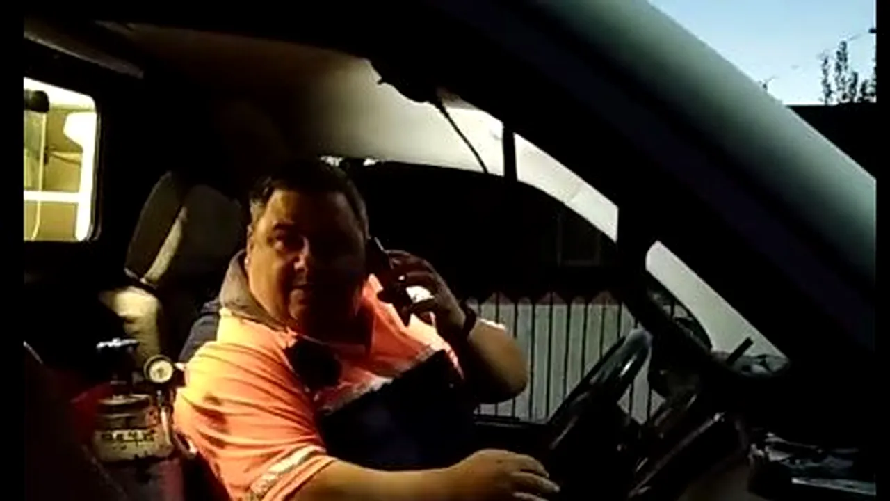 Anchetă la Serviciul de Ambulanţă Galaţi după ce un şofer de salvare a fost filmat când scuipă spre un gălăţean/ VIDEO