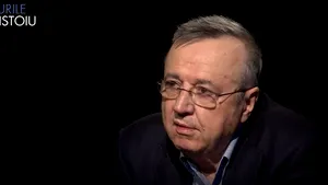 Gândurile lui Cristoiu. Topul politicienilor: Iohannis se mândrea că a scris o carte. A avut timp